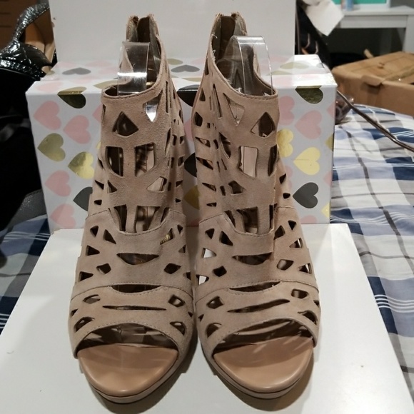 Sam Edelman Shoes - Sam Edelman Ellie shoe with cut out detail
